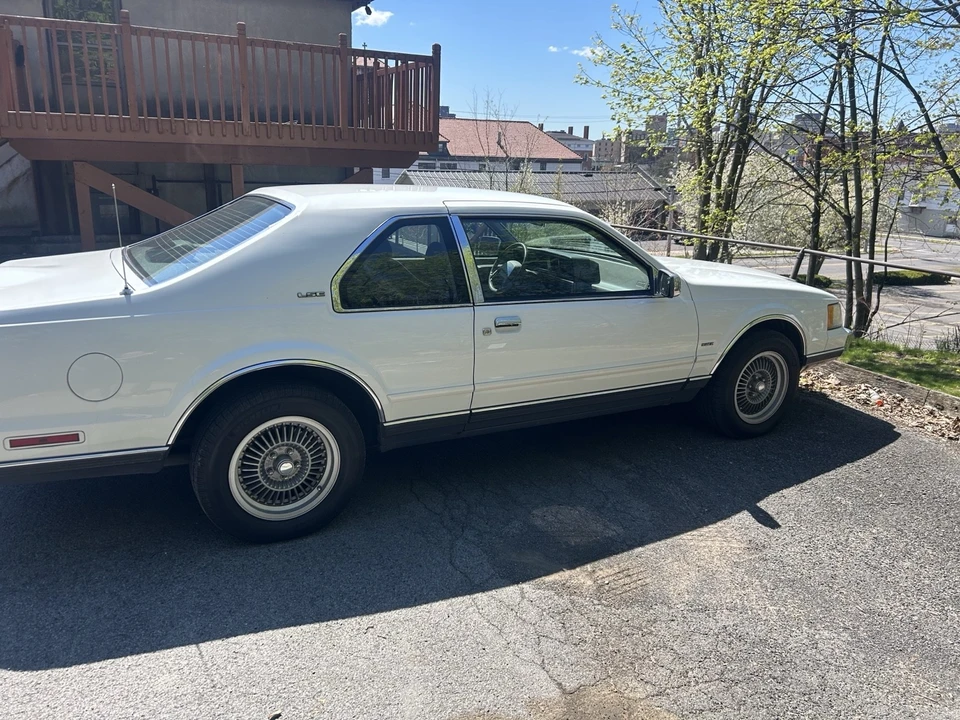 1988 Lincoln Continental Mark VII - Image 2 of 11