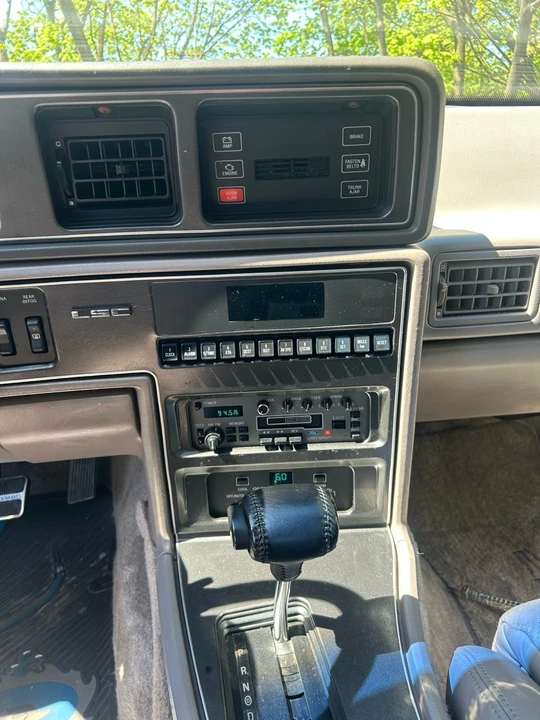 1988 Lincoln Continental Mark VII - Image 9 of 11