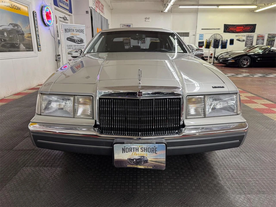1988 Lincoln Continental Mark VII - Image 7 of 31
