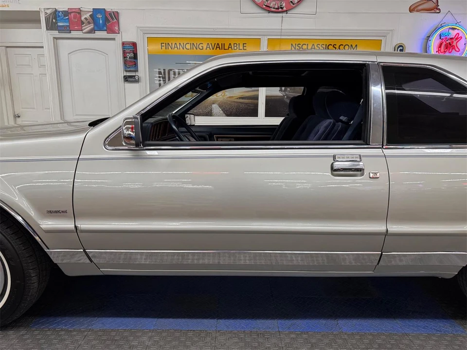 1988 Lincoln Continental Mark VII - Image 19 of 31
