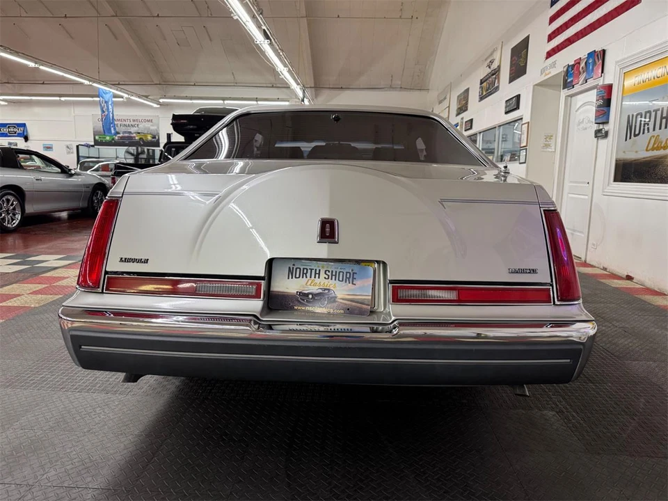 1988 Lincoln Continental Mark VII - Image 13 of 31