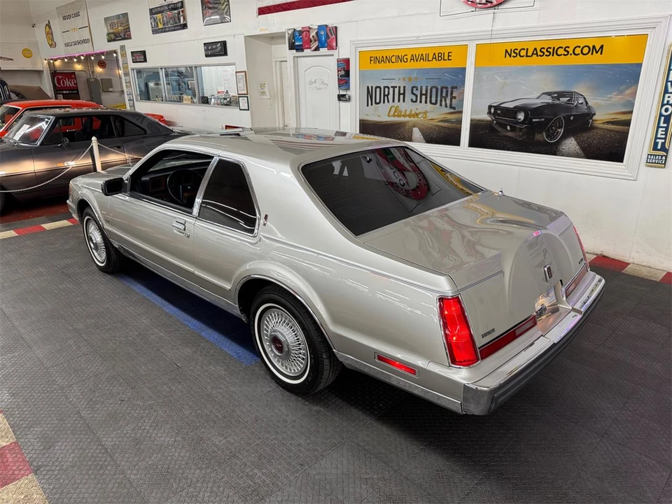 1988 Lincoln Continental Mark VII - Image 4 of 31