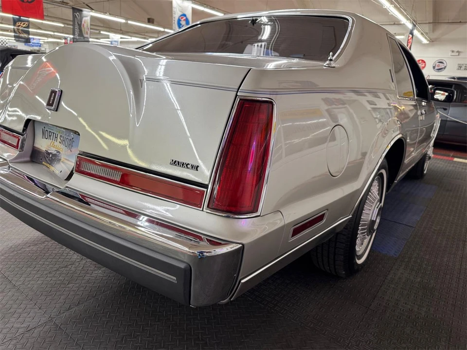 1988 Lincoln Continental Mark VII - Image 26 of 31