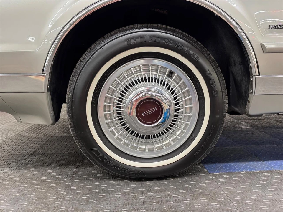 1988 Lincoln Continental Mark VII - Image 23 of 31