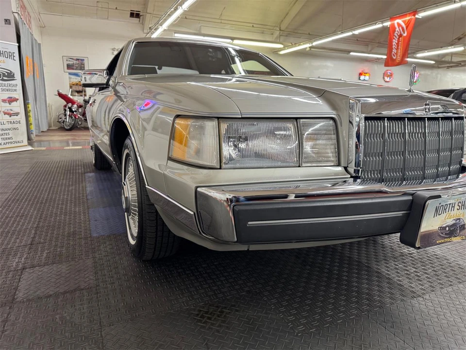 1988 Lincoln Continental Mark VII - Image 8 of 31