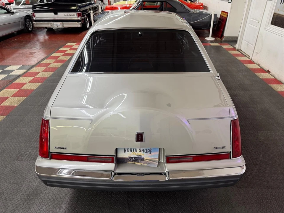 1988 Lincoln Continental Mark VII - Image 12 of 31