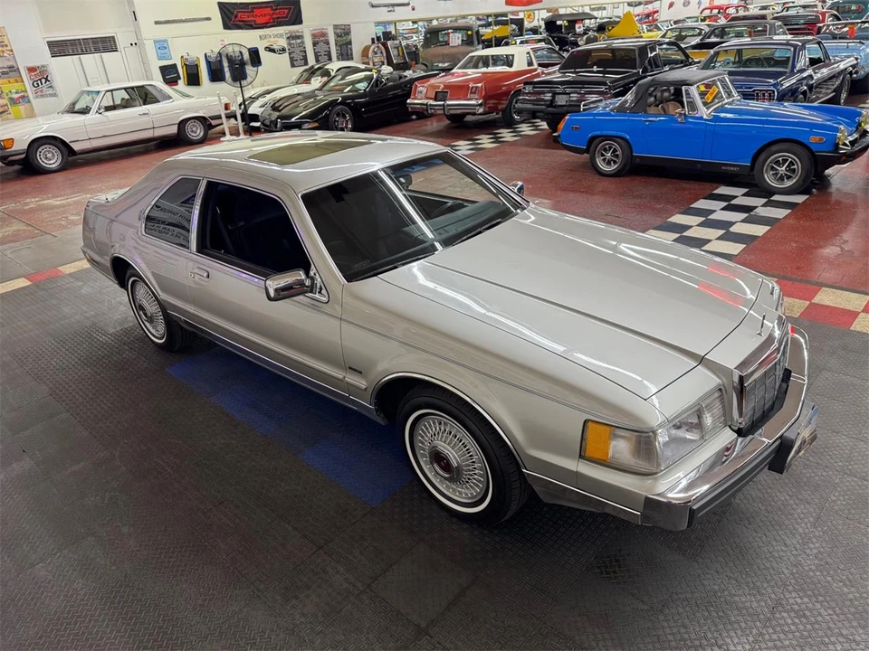 1988 Lincoln Continental Mark VII - Image 30 of 31