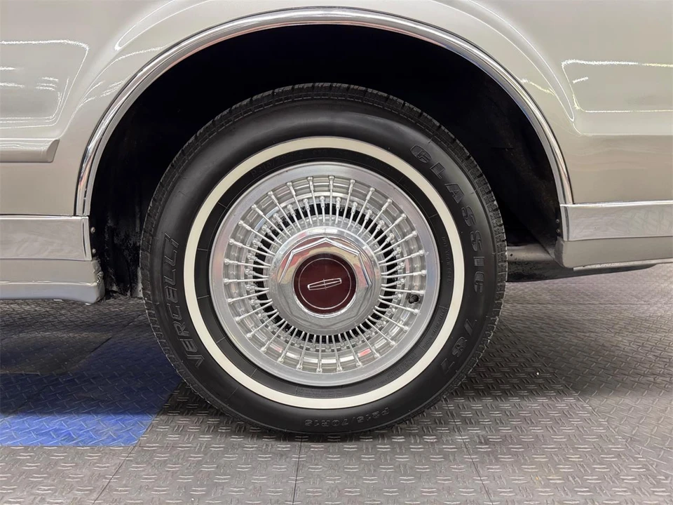 1988 Lincoln Continental Mark VII - Image 24 of 31