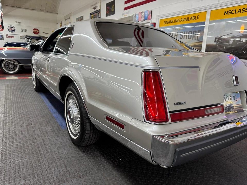 1988 Lincoln Continental Mark VII - Image 21 of 31