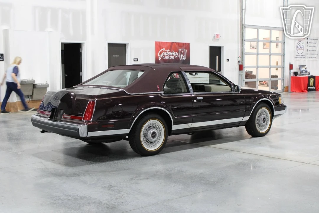1988 Lincoln Continental Mark VII - Image 5 of 12