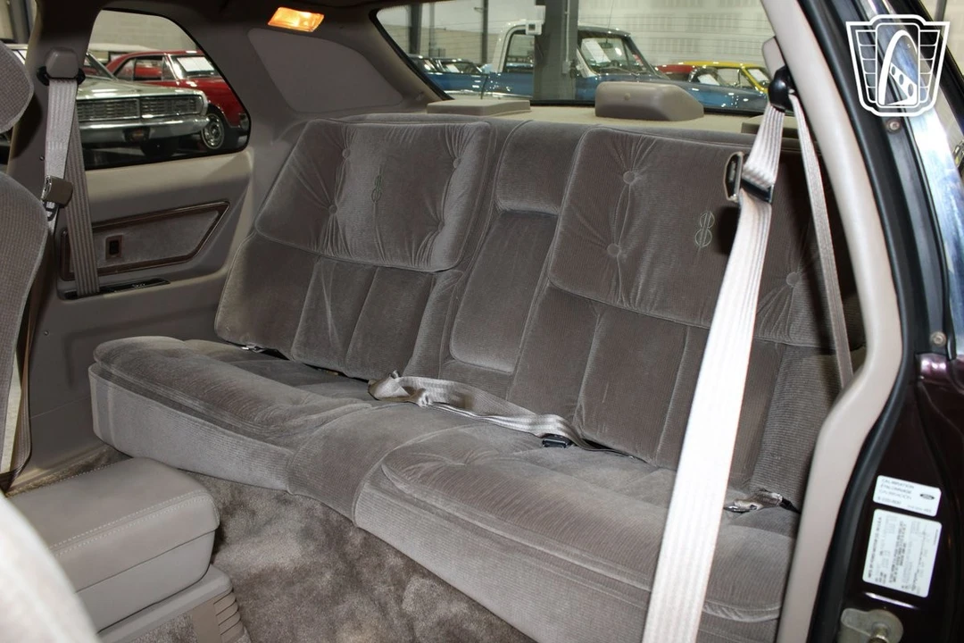 1988 Lincoln Continental Mark VII - Image 9 of 12