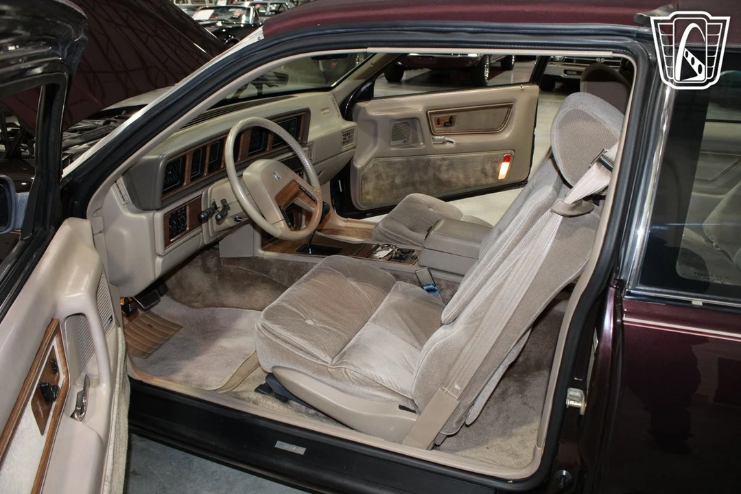 1988 Lincoln Continental Mark VII - Image 7 of 12