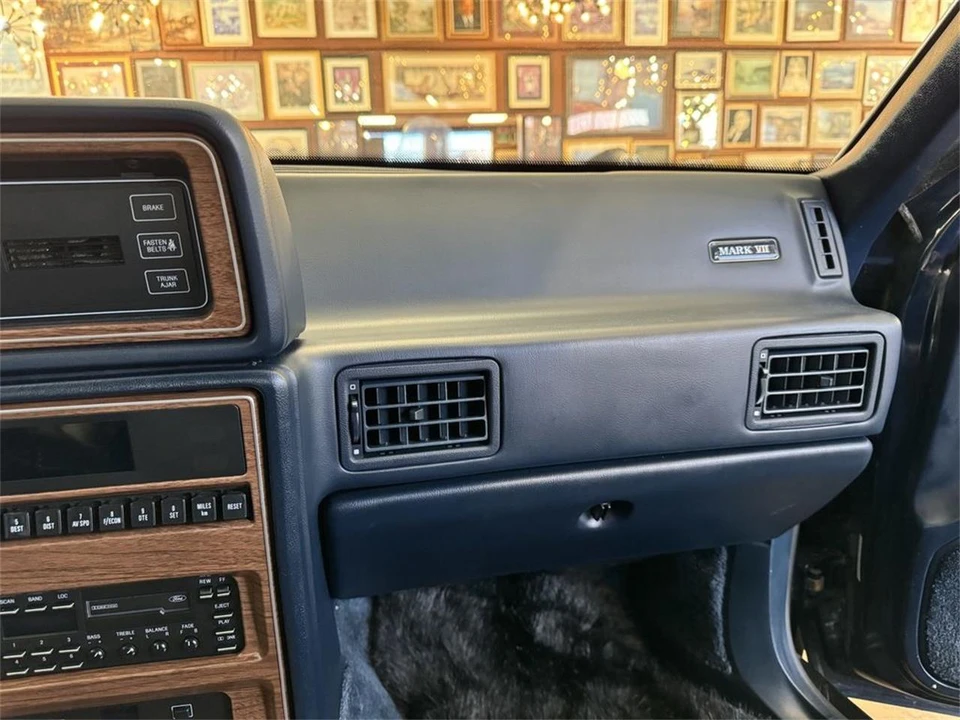 1988 Lincoln Continental Mark VII - Image 17 of 31