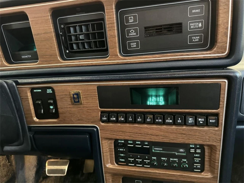 1988 Lincoln Continental Mark VII - Image 21 of 31