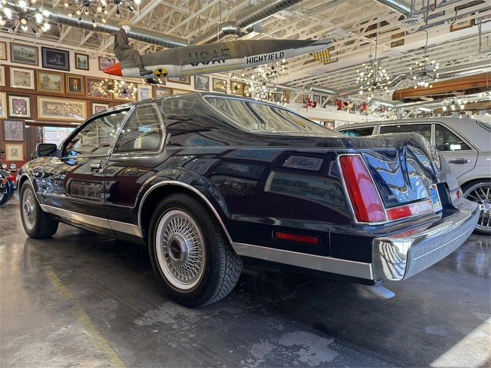 1988 Lincoln Continental Mark VII - Image 7 of 31