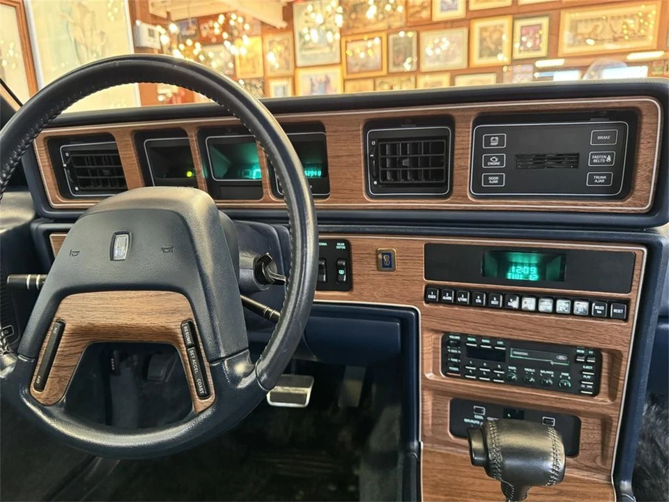 1988 Lincoln Continental Mark VII - Image 15 of 31