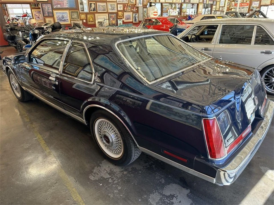 1988 Lincoln Continental Mark VII - Image 8 of 31
