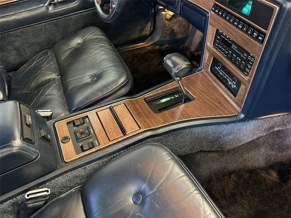 1988 Lincoln Continental Mark VII - Image 14 of 31