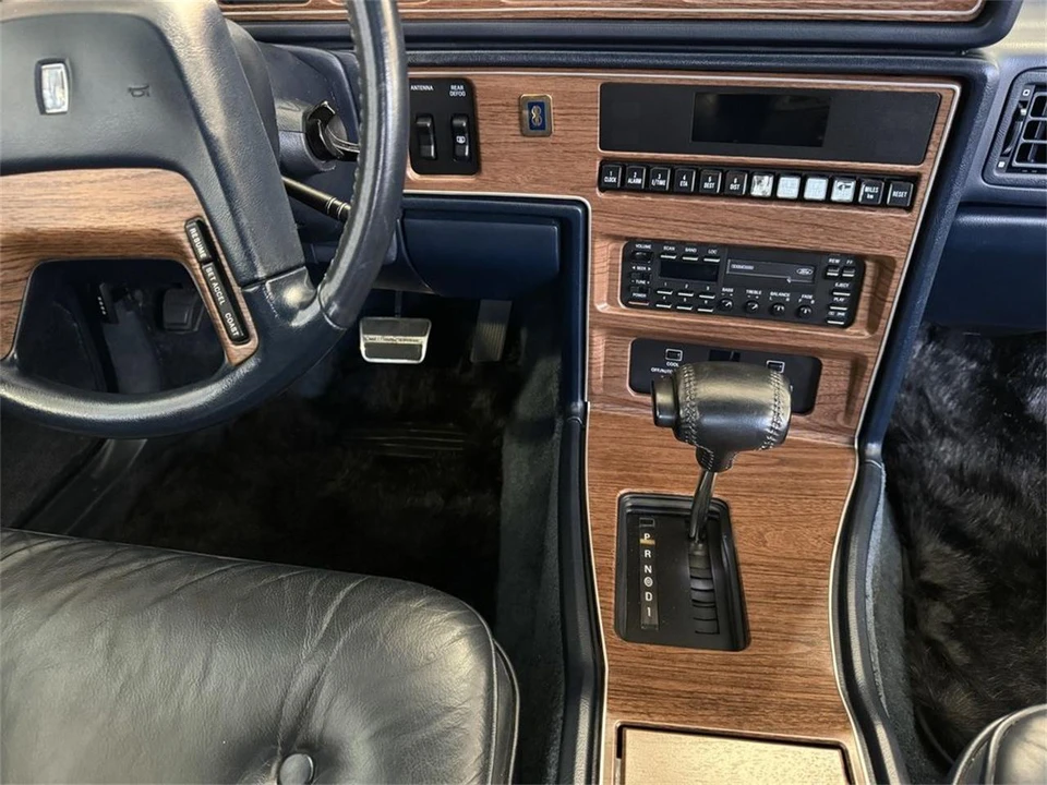 1988 Lincoln Continental Mark VII - Image 16 of 31