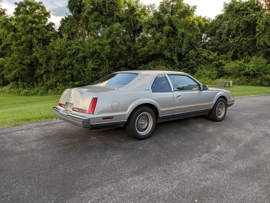 1988 Lincoln Continental Mark VII - Image 8 of 9