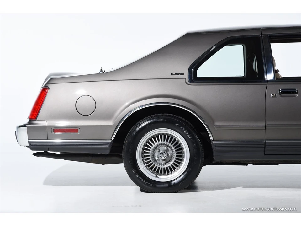 1988 Lincoln Continental Mark VII - Image 10 of 31
