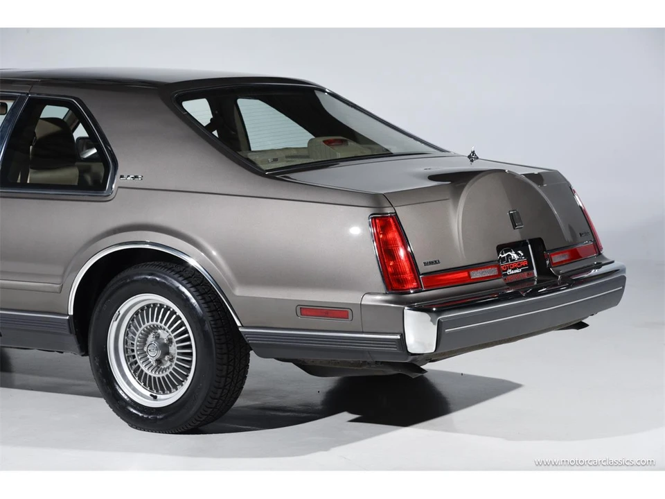 1988 Lincoln Continental Mark VII - Image 19 of 31