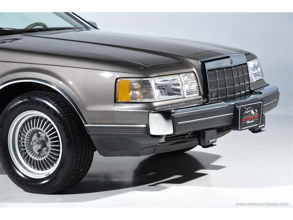 1988 Lincoln Continental Mark VII - Image 14 of 31
