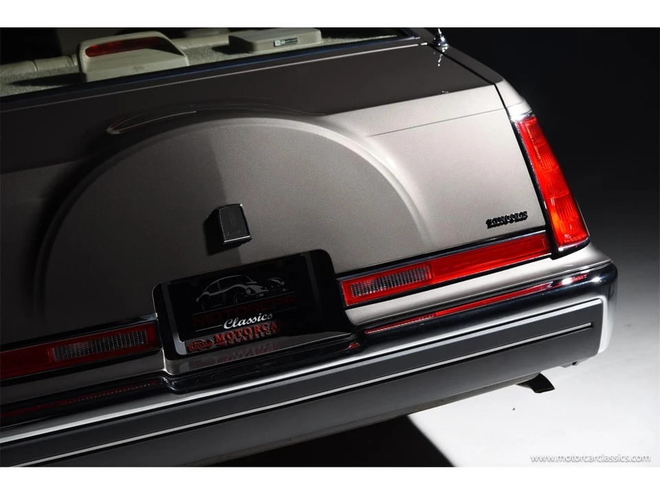 1988 Lincoln Continental Mark VII - Image 17 of 31