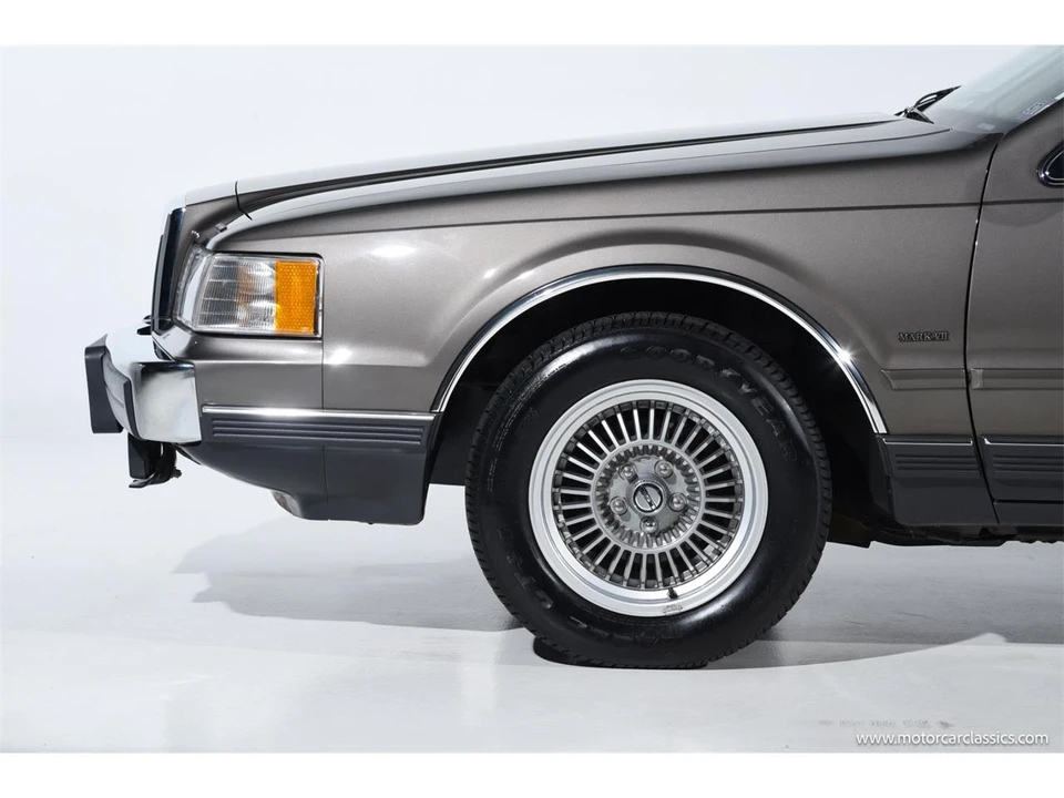 1988 Lincoln Continental Mark VII - Image 15 of 31