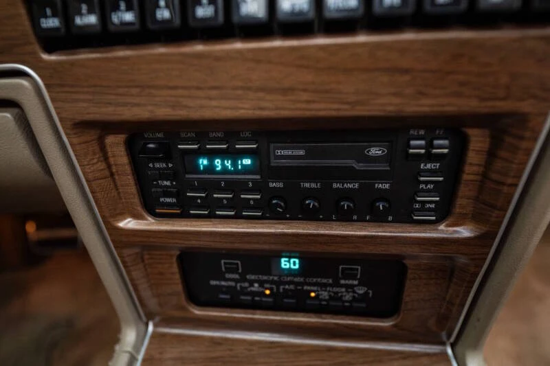 1988 Lincoln Continental Mark VII - Image 14 of 20