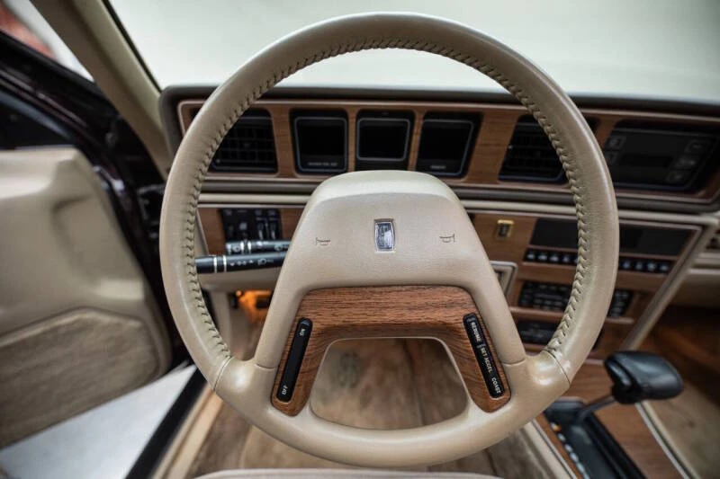 1988 Lincoln Continental Mark VII - Image 10 of 20