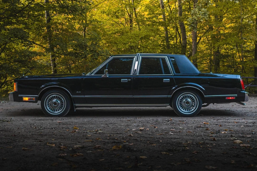 1988 Lincoln Town Car - Image 11 of 31