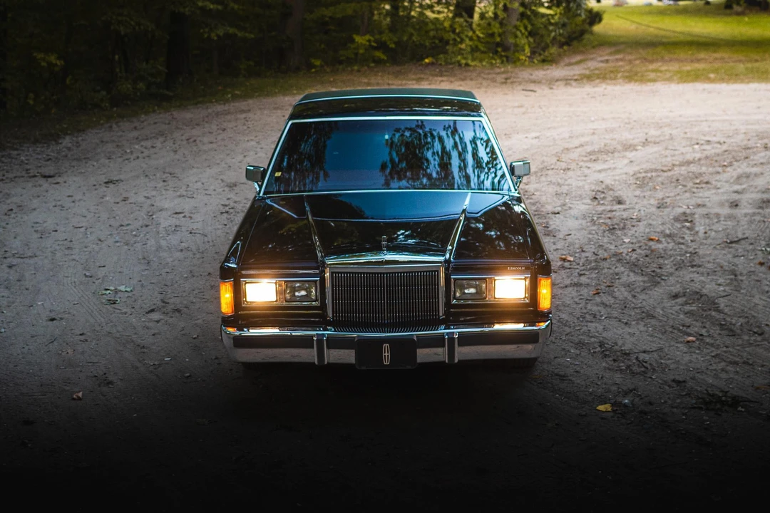 1988 Lincoln Town Car - Image 6 of 31