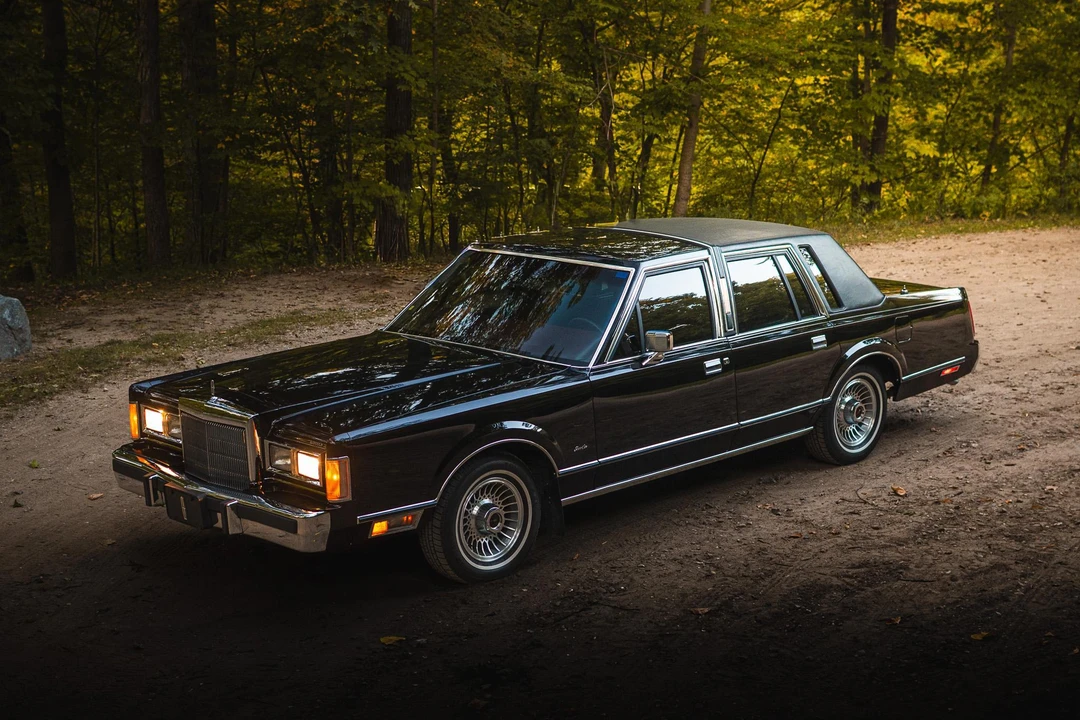 1988 Lincoln Town Car - Image 9 of 31