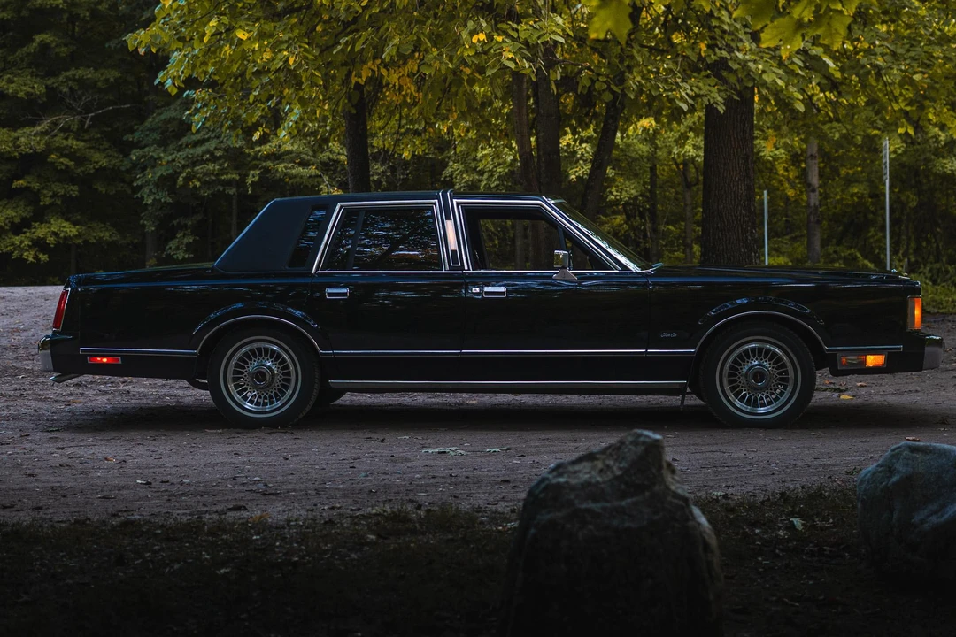 1988 Lincoln Town Car - Image 3 of 31