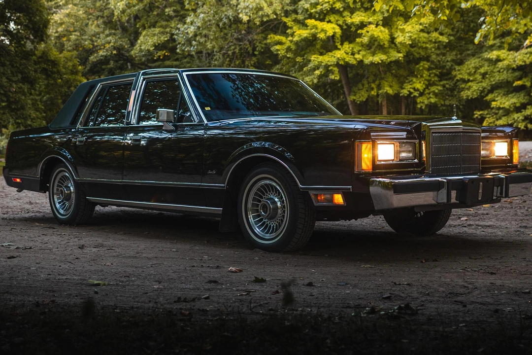 1988 Lincoln Town Car - Image 17 of 31