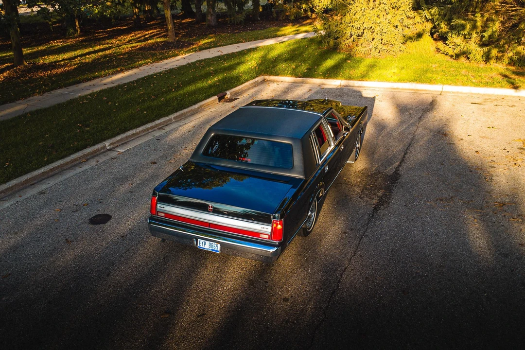 1988 Lincoln Town Car - Image 27 of 31