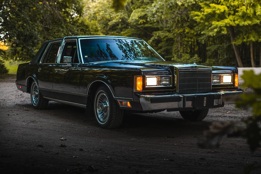 1988 Lincoln Town Car - Image 18 of 31