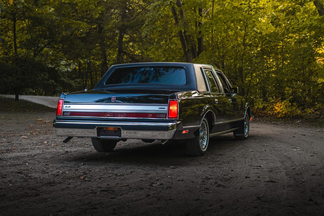 1988 Lincoln Town Car - Image 14 of 31