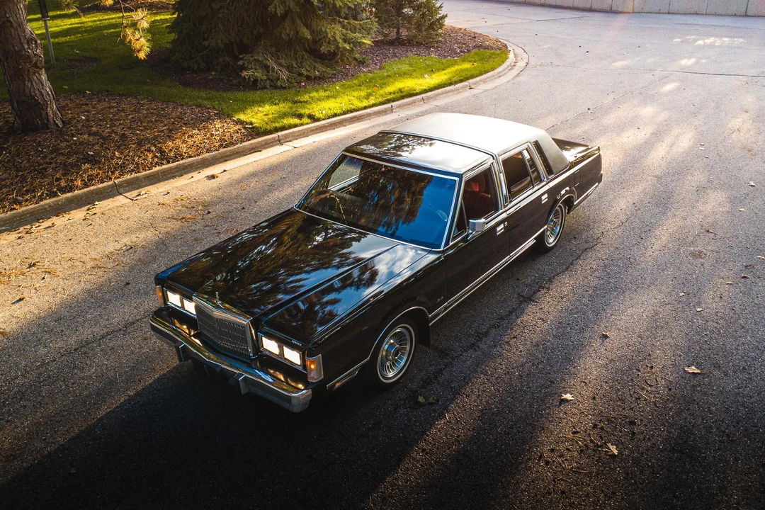 1988 Lincoln Town Car - Image 24 of 31