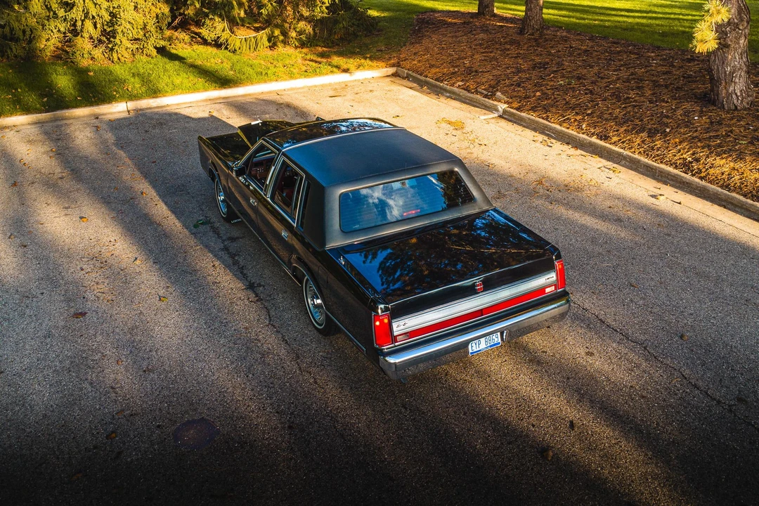 1988 Lincoln Town Car - Image 25 of 31