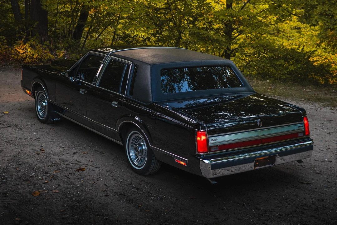1988 Lincoln Town Car - Image 12 of 31