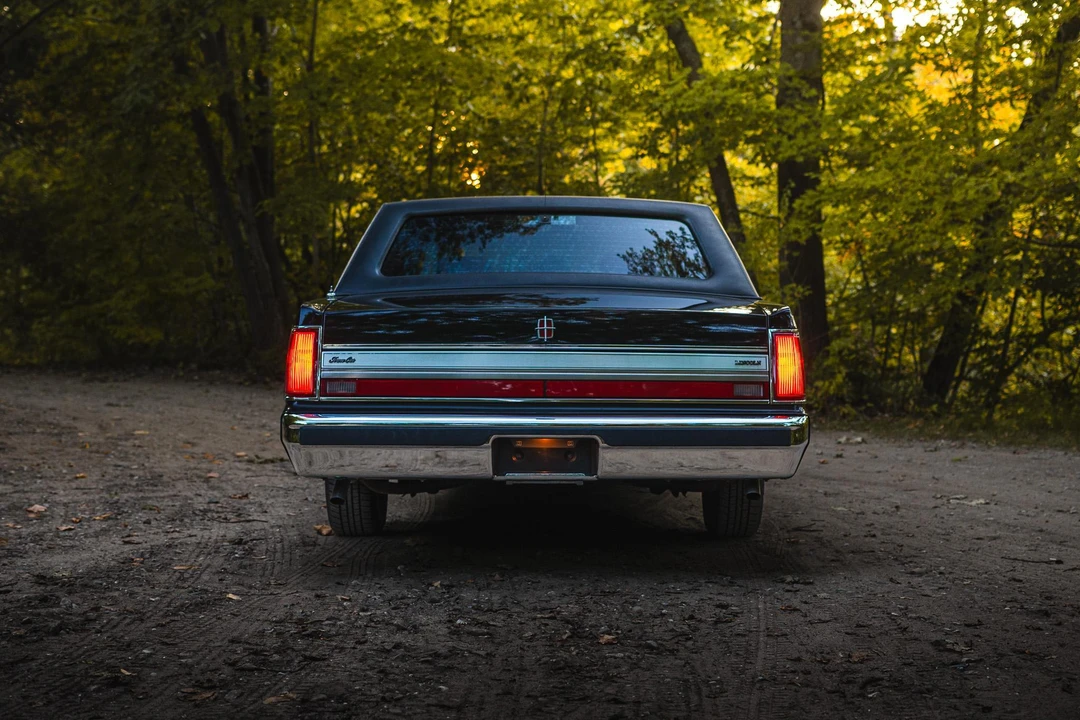 1988 Lincoln Town Car - Image 13 of 31