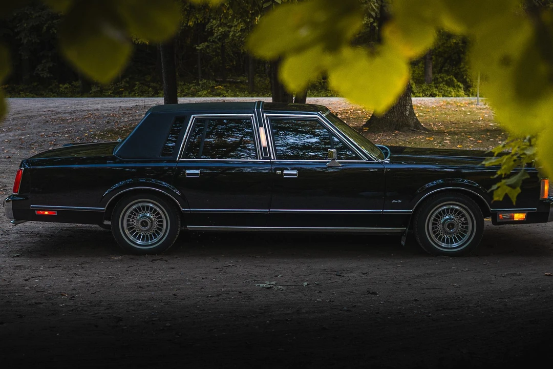 1988 Lincoln Town Car - Image 16 of 31