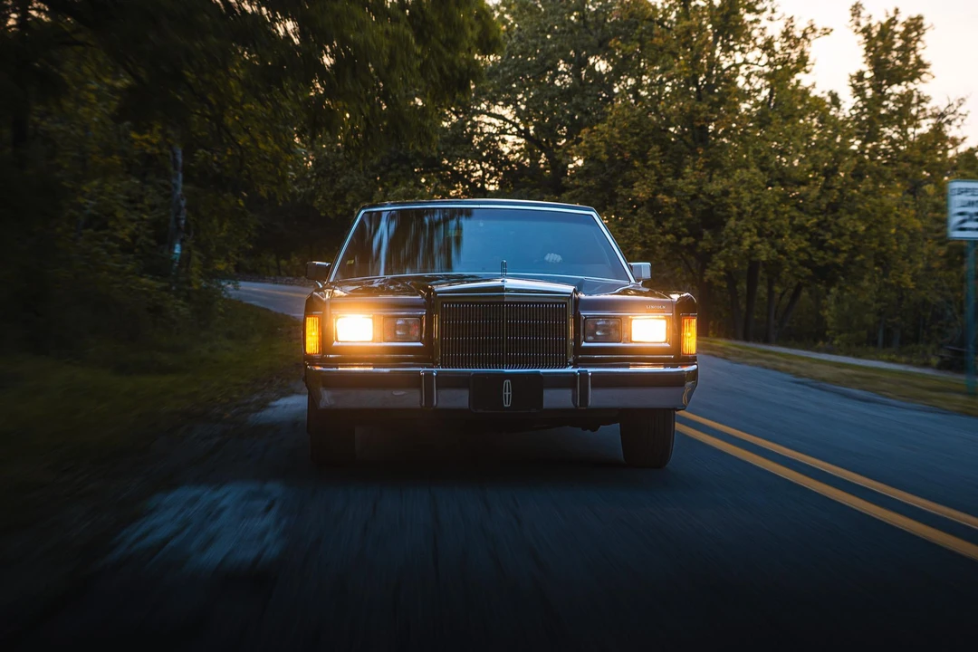 1988 Lincoln Town Car - Image 8 of 31