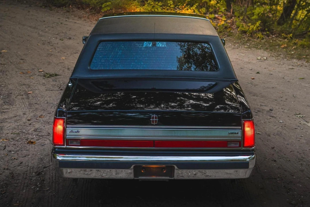 1988 Lincoln Town Car - Image 5 of 31