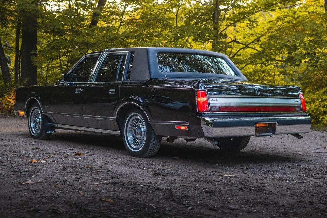 1988 Lincoln Town Car - Image 4 of 31