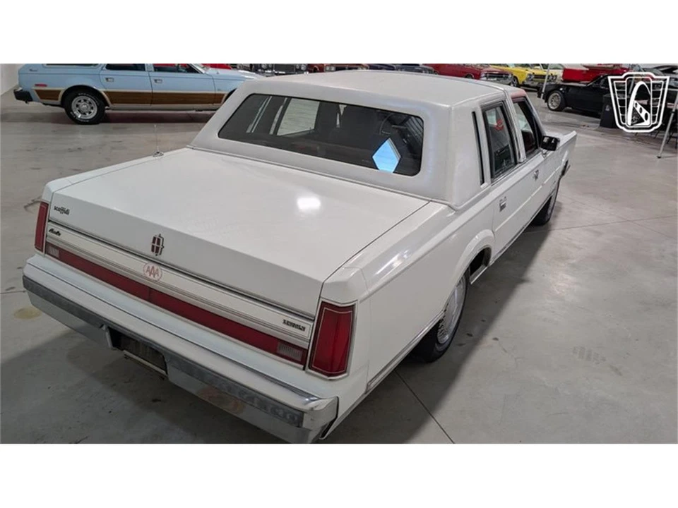 1988 Lincoln Town Car - Image 11 of 31