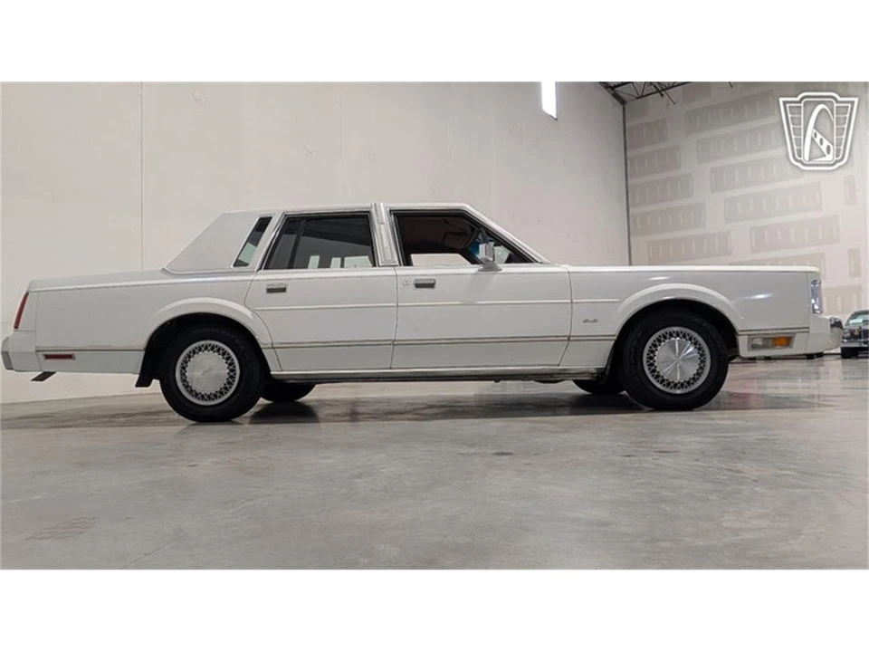 1988 Lincoln Town Car - Image 16 of 31