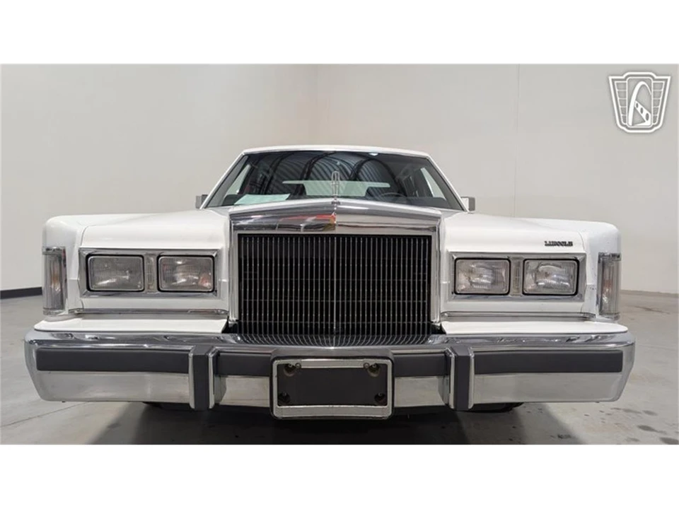 1988 Lincoln Town Car - Image 21 of 31